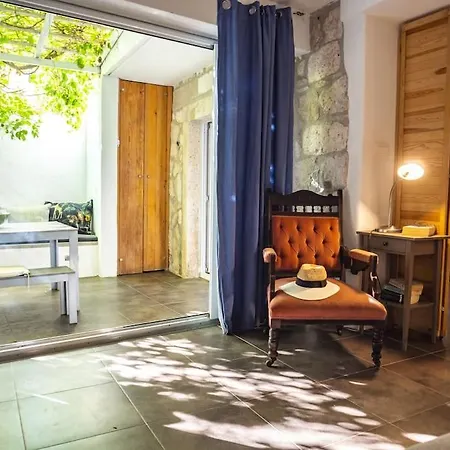 Garden&shade 3min Away From The Historical Center Apartment *