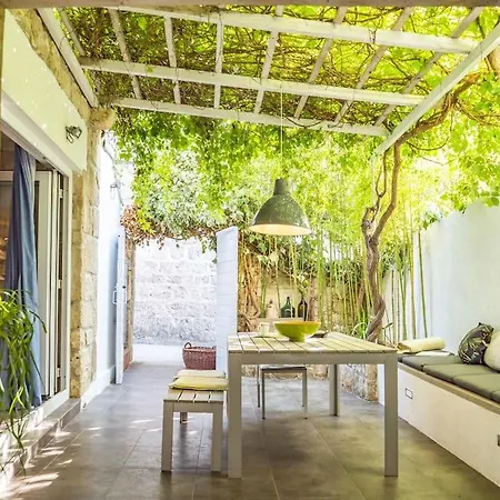 Garden&shade 3min Away From The Historical Center